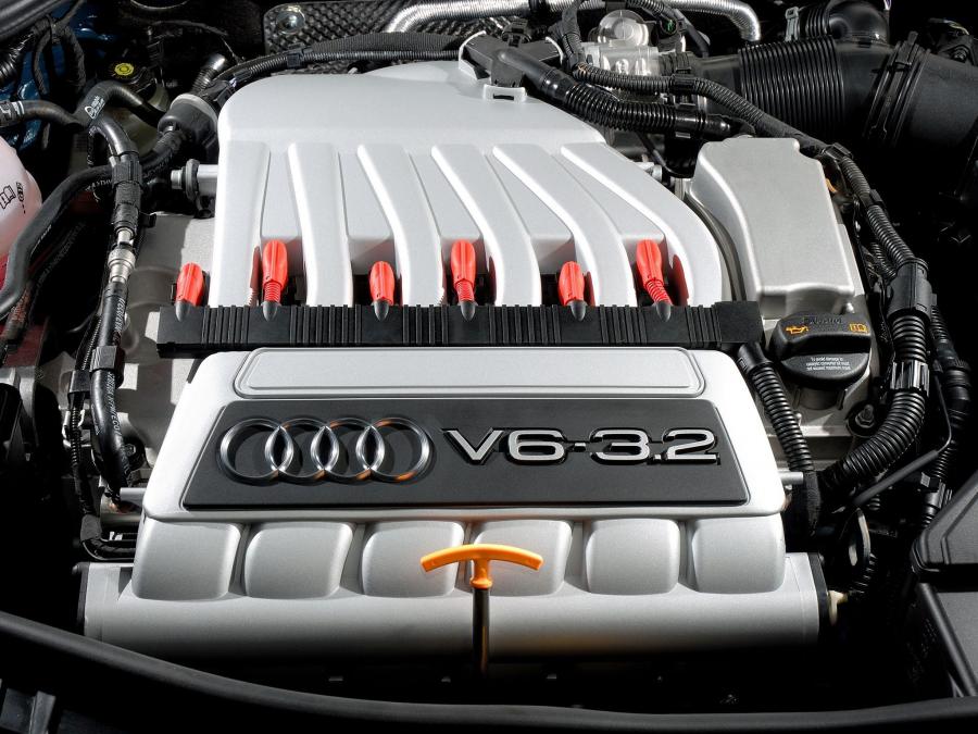 Моторный отсек Audi TT 3.2 Quattro Coupe (8J) 2006 года  (ZA) (фото 3 из 13)